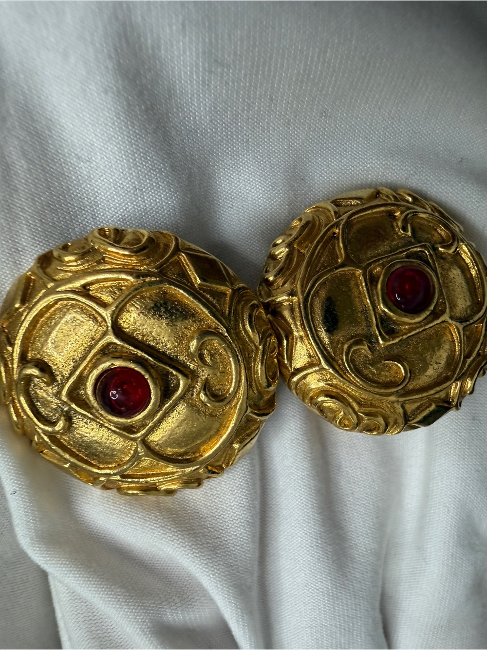 Chanel Vintage Gold Plated Gripoix Filligree Earrings with COA - Picture 6 of 10